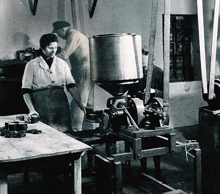 Pharmacist Dr. Kurt Bode founds Bacillolfabrik Dr. BODE & Co.